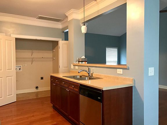 Kitchen & laundry closet