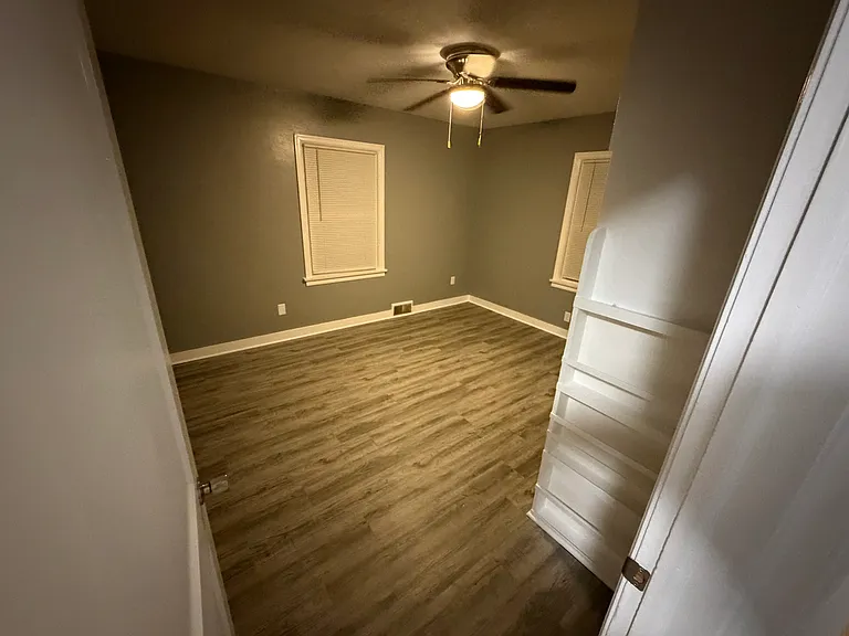 211 S Lafayette St — Photo 10