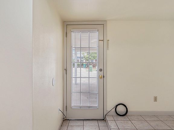 5th image of 233 Indian Oaks Dr