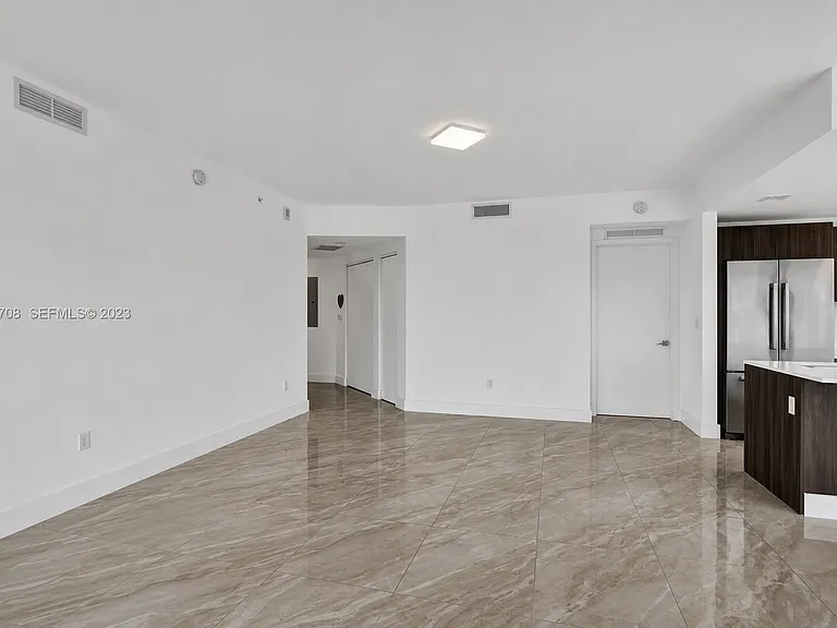 488 NE 18th St #3900 — Photo 7