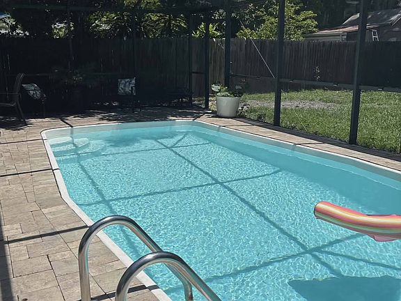 3rd image of 2065 Whitney Dr