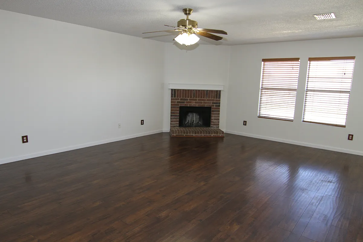 Building Photo - 902 Bayview Dr