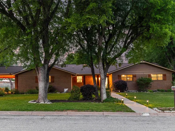 1700 16th St, Brownwood, TX 76801