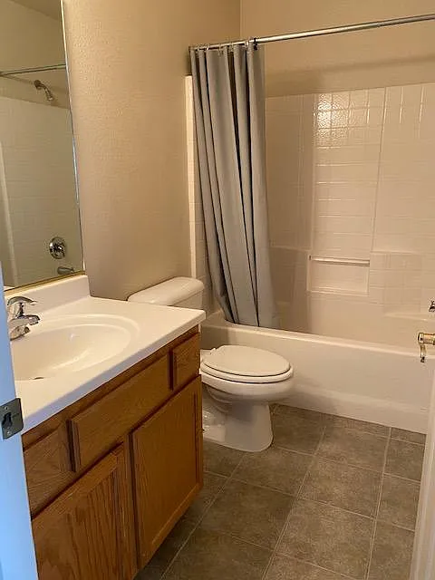 2 bed, 1000 sqft, $1,200 — Photo 3
