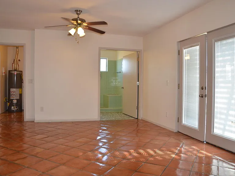 1025 E Indianola Ave — Photo 27
