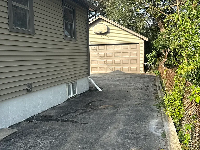 1403 N Highland Pkwy — Photo 2