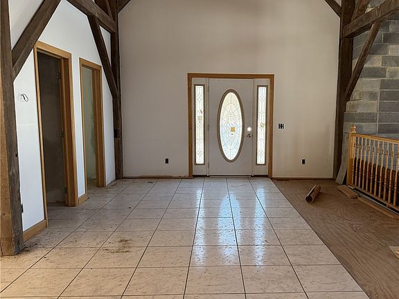 4th image of 461 Grove St
