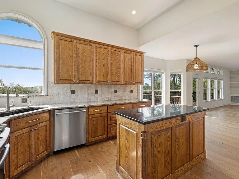 17133 Majestic Ridge Rd — Photo 14