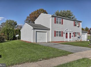 3 Dogwood Ln, Cleona, PA 17042