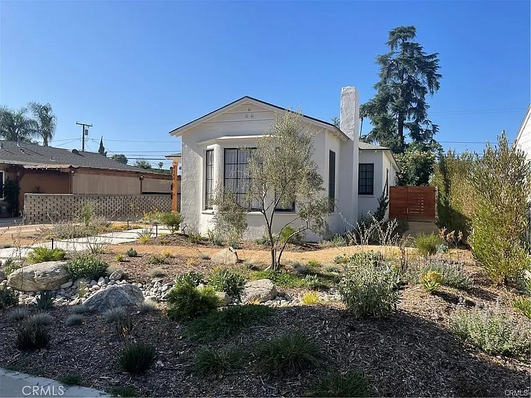 4586 Sunnyside Dr — Photo 2