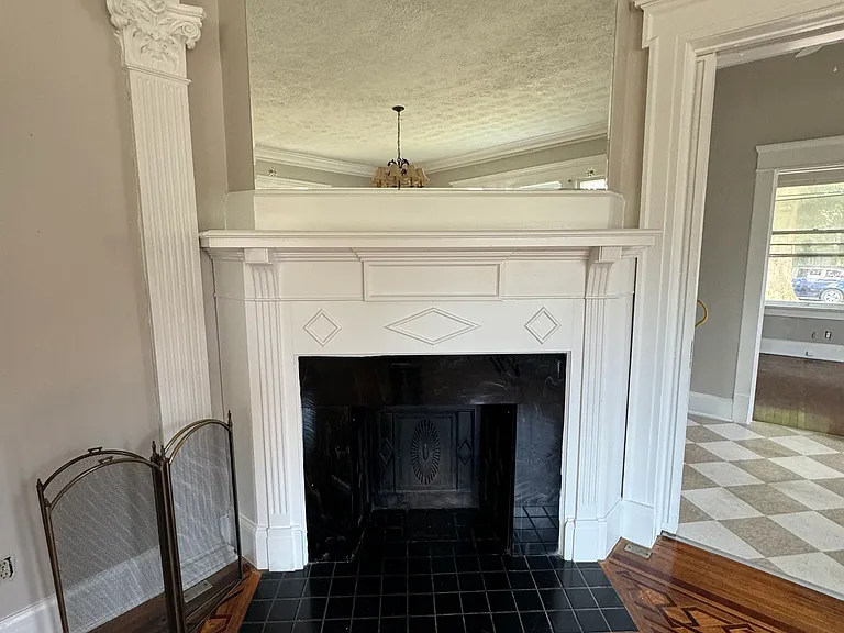 82 Oakdale Ave — Photo 3