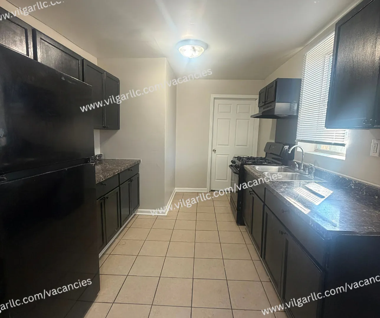 3 Bedroom 1.5 Bathroom Home w/en suite — Photo 3