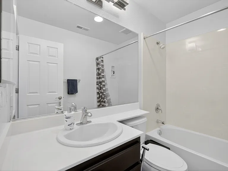 938 Visconti Pl — Photo 31