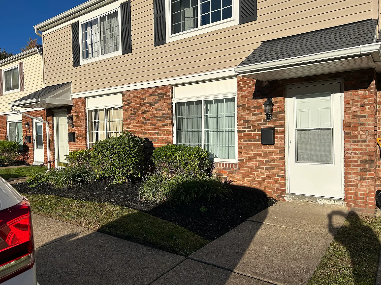 2 bed, 1.5 bath, 896 sqft, $1,250 — Photo 2