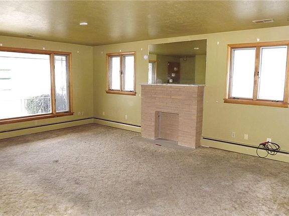 3rd image of 408 Bond St