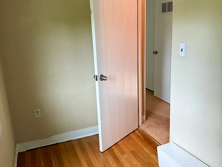 261 S Prospect St — Photo 19