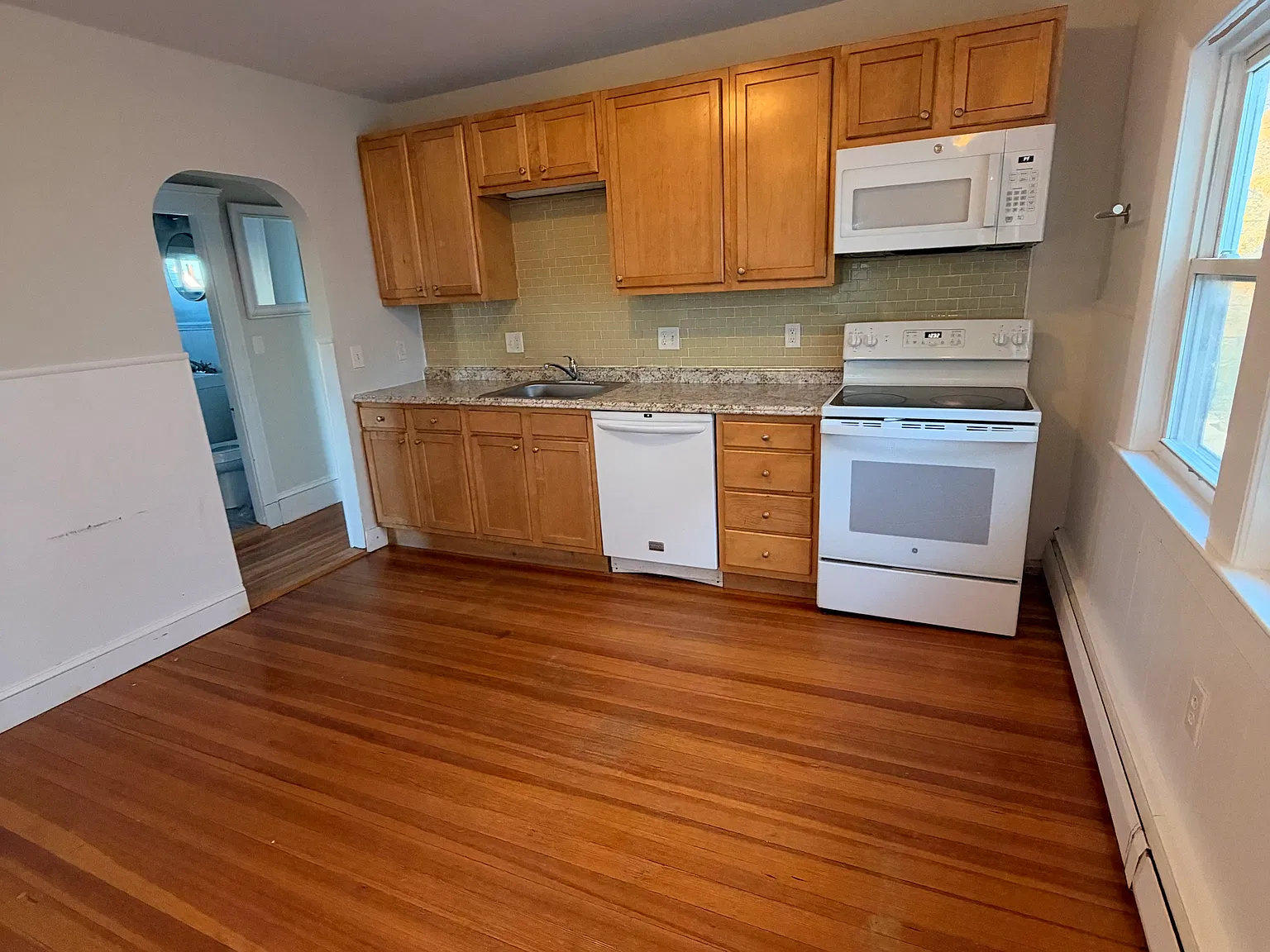 3 bed, 1100 sqft, $3,246 — Photo 1