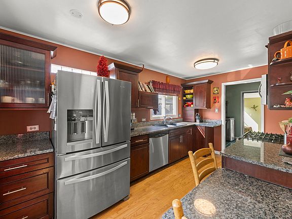 5th image of 626 N Vista Ave