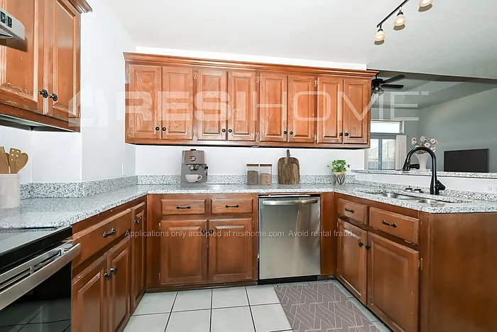 3813 Crail Dr — Photo 2