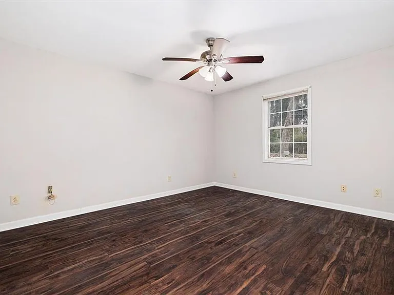 1055 Autumn Crest Ct — Photo 9
