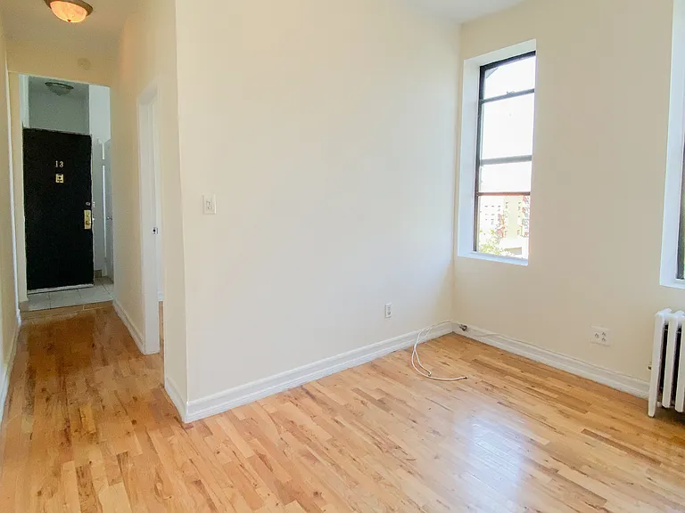 700 E 9th St #18 — Photo 5