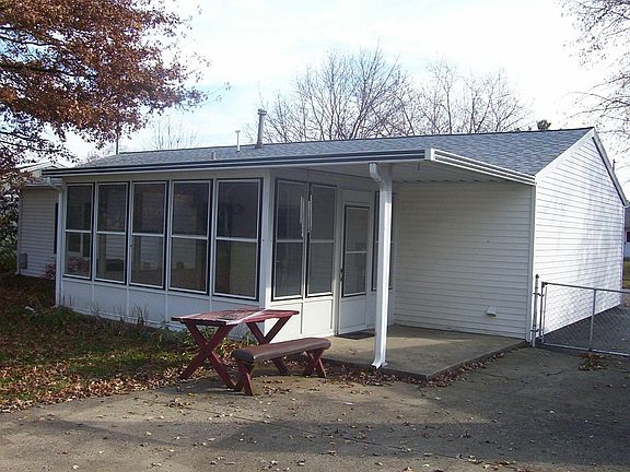 3rd image of 606 Richard Dr