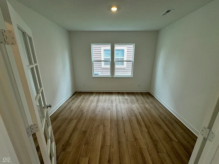 1124 Tansley Ln — Photo 7