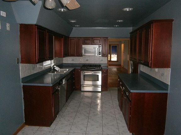 3rd image of 8825 S Washtenaw Ave