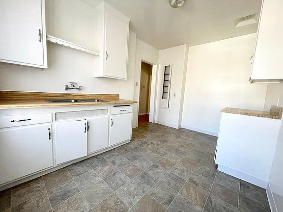 5th image of 485 Riverdale Dr APT 4
