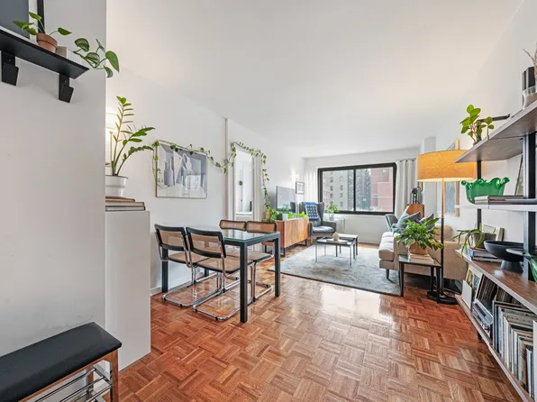 201 West 21st Street image 1 of 8