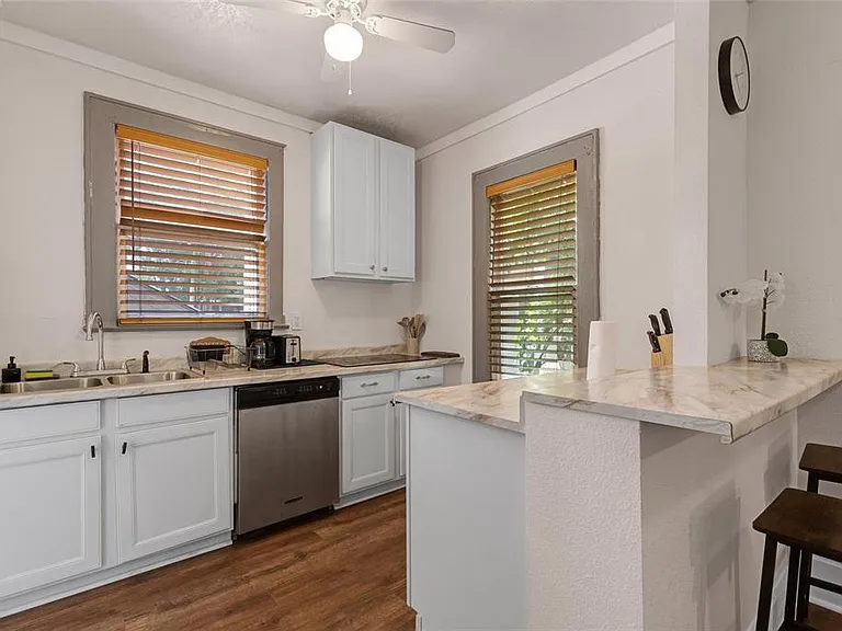 730 Johnson Ave — Photo 14