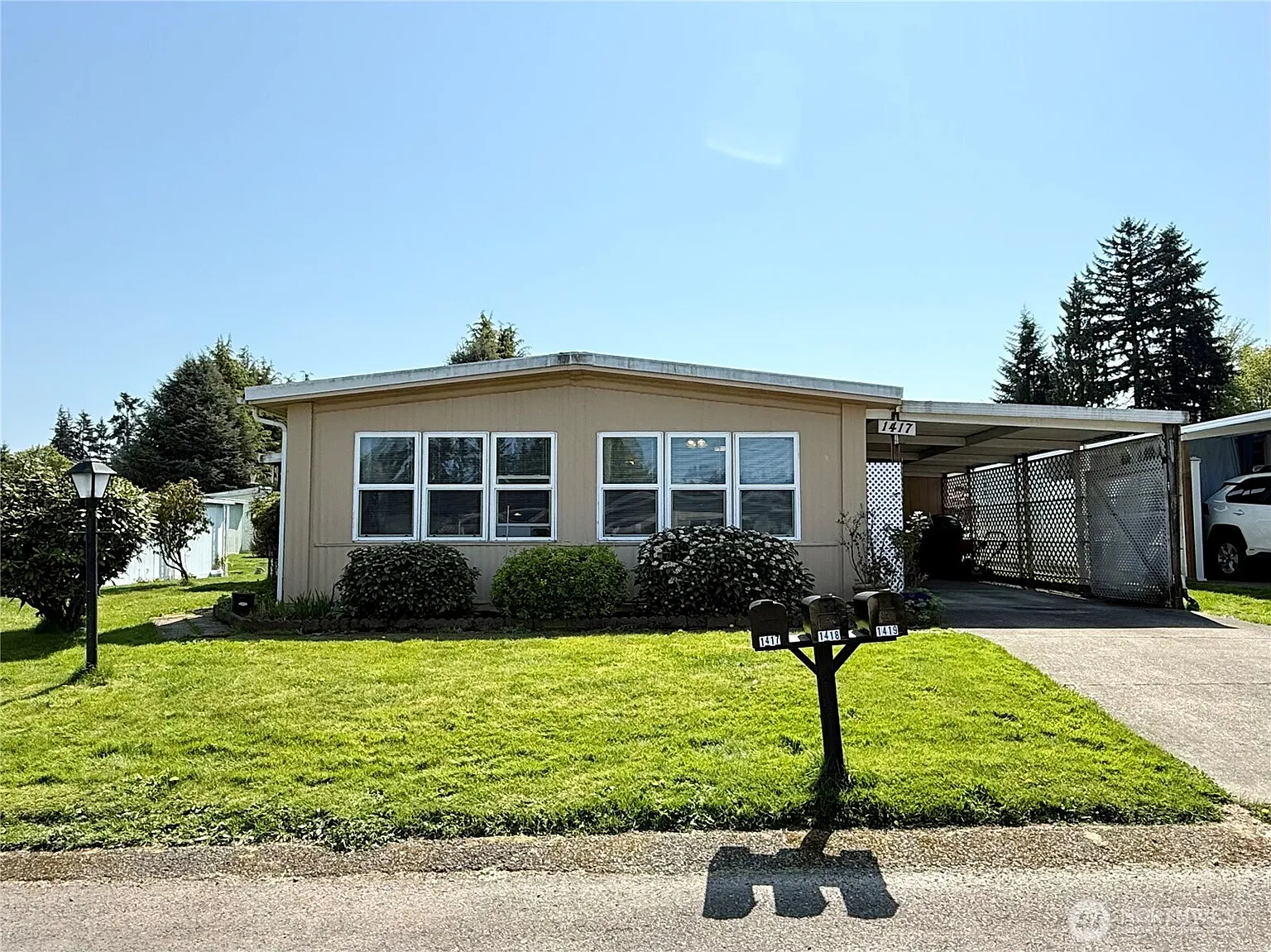 1417 Alonda Lane NE photo 1