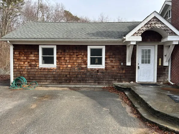 45 W Bartlett Rd, Middle Island, NY 11953