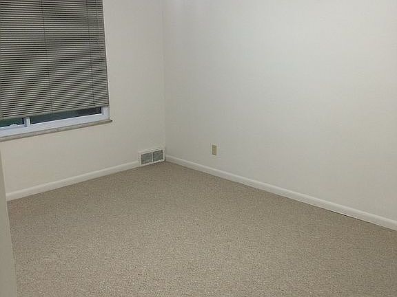 5th image of 5 Renee Dr