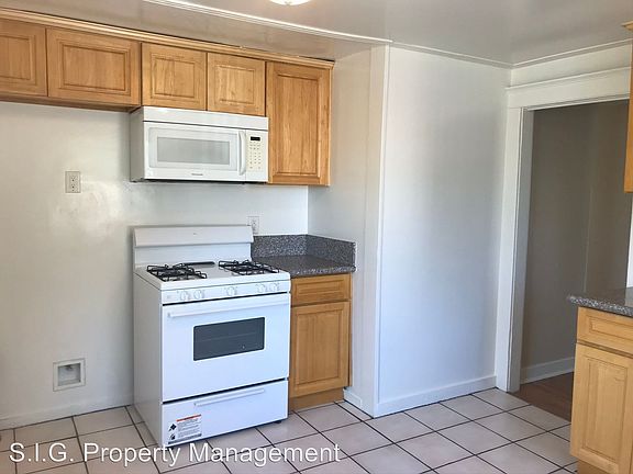 3rd image of 1252 E Villa St