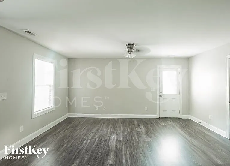 1000 Harris St — Photo 4