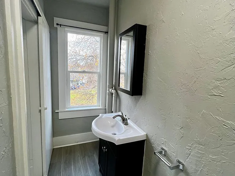 401 NW Bailey Ave #303 — Photo 18