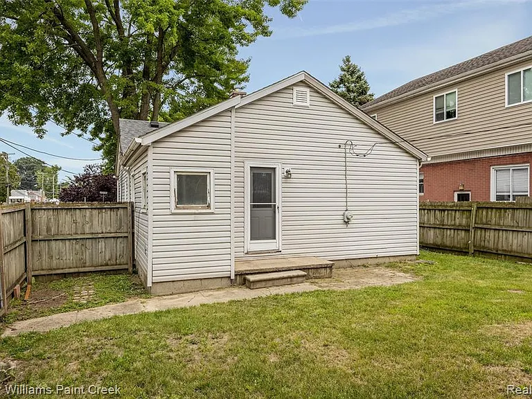 23465 Easterling Ave — Photo 21