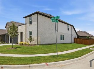 2911 Hanscom St, Forney, TX 75126
