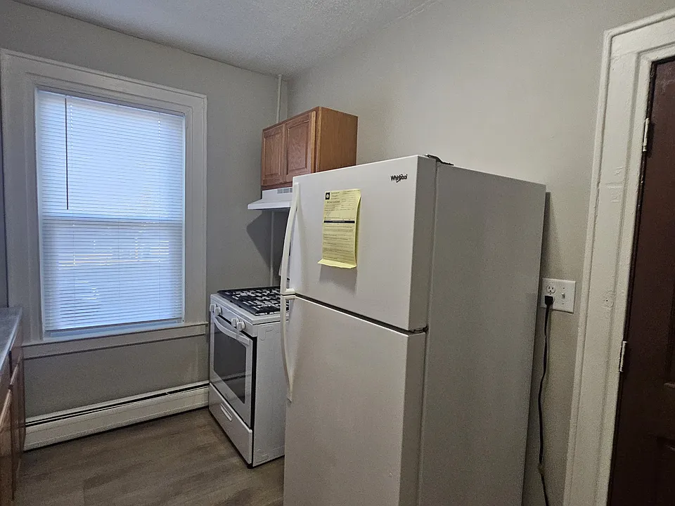 208 Sherman Ave #4A