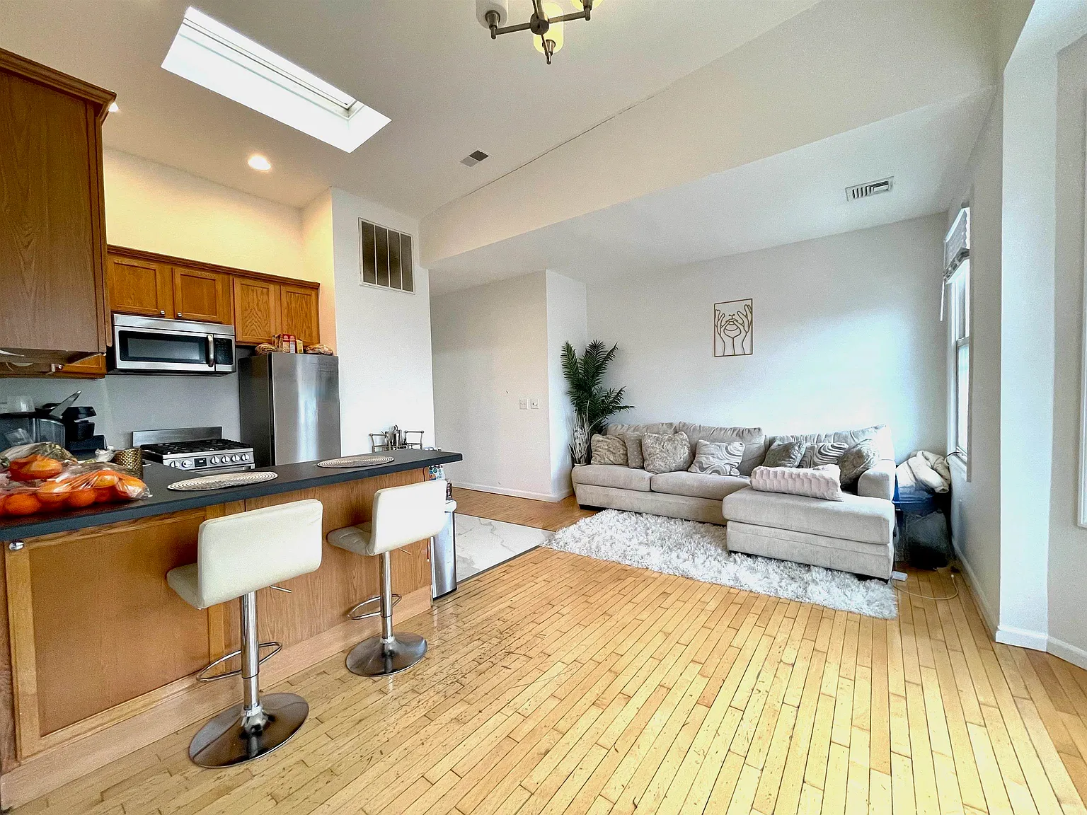 2 bed, 1.0 bath, $2,300 — Photo 3