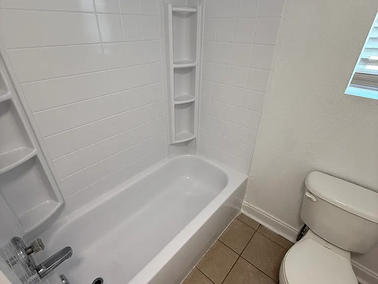 1335 W Lasalle St — Photo 8