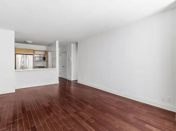 212 E 47th St APT 8H, New York, NY 10017