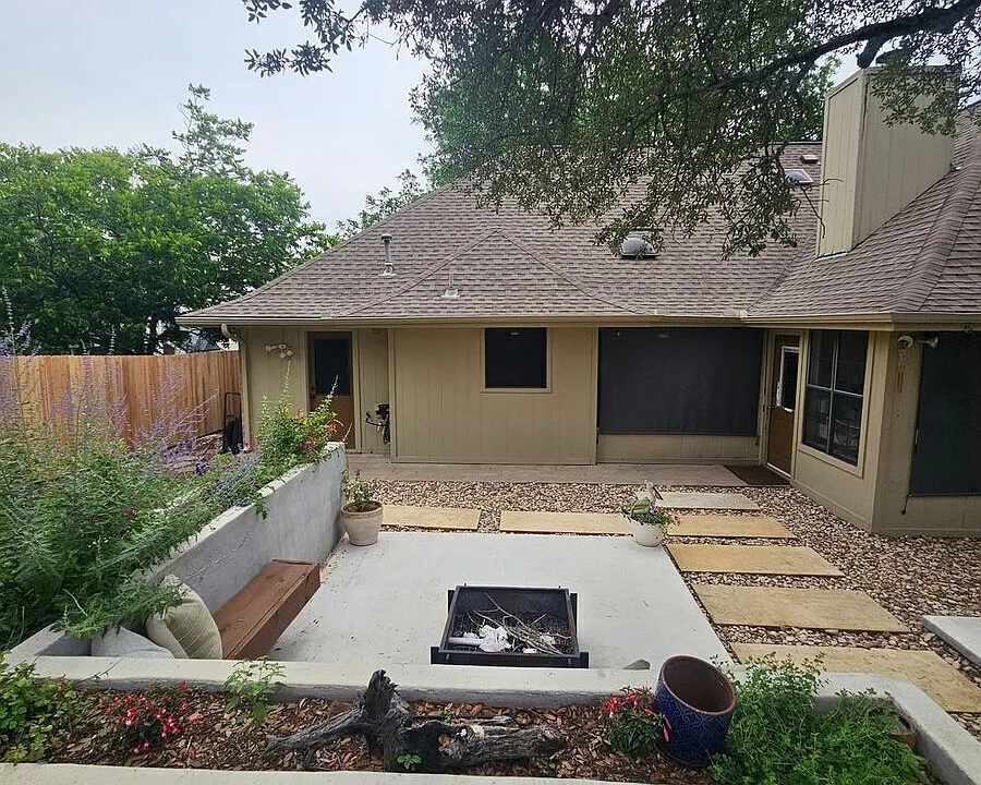 700 Racquet Ct