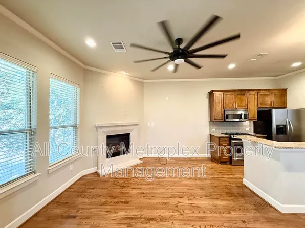 7333 Valley View Ln #101, Dallas, TX 75240