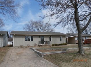 1606 NW 2nd St, Abilene, KS 67410