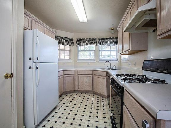 3rd image of 21206 Derby Day Ave