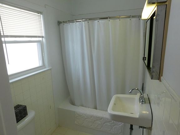 4th image of 318 S 10th Ave