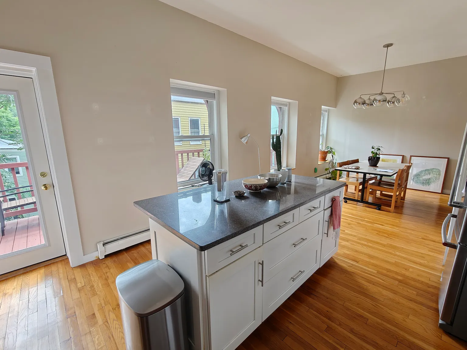 2 bed, 1000 sqft, $4,950 — Photo 3