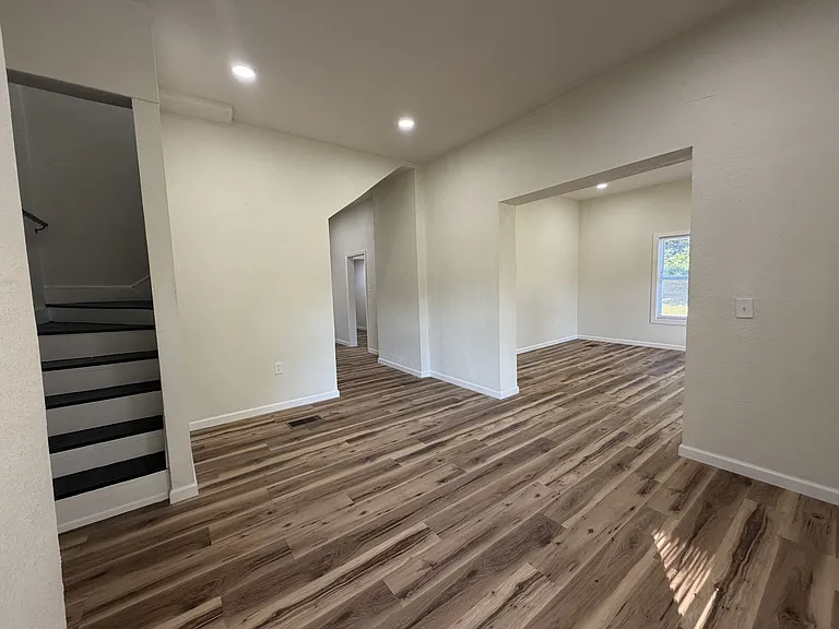 901 Fremont St — Photo 6